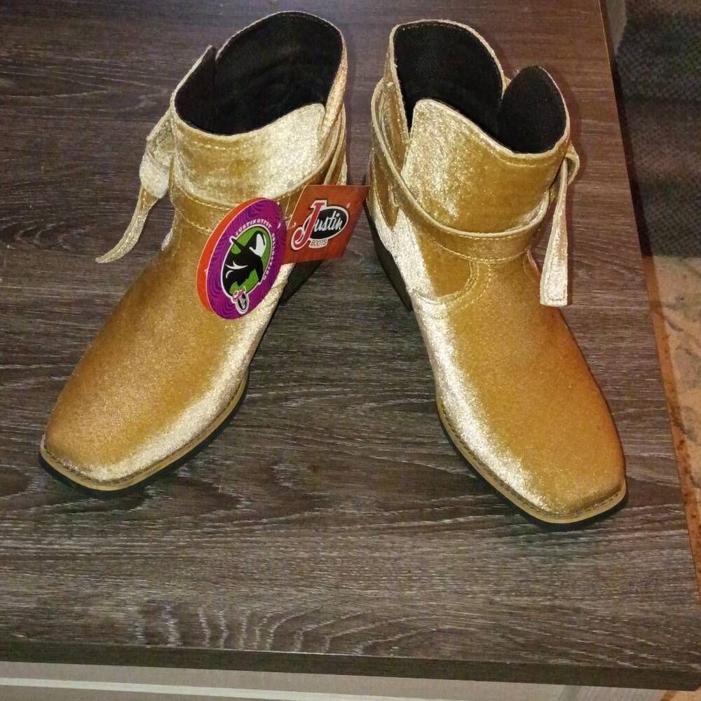 Justin Gypsy Collection, Woman's Elana Velvet Like Square Toe Ankle Boots. Size